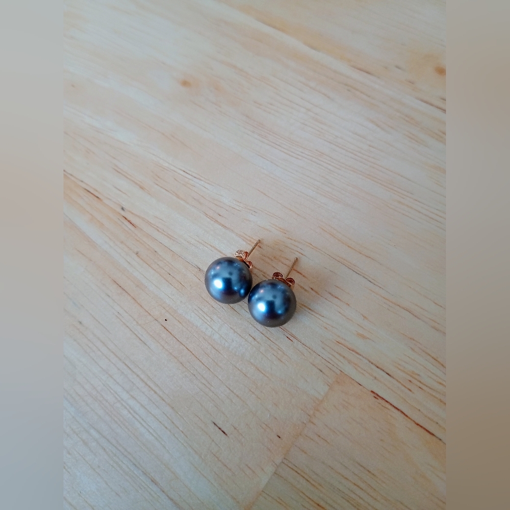 Pair of Dark Pearl Bead Earrings